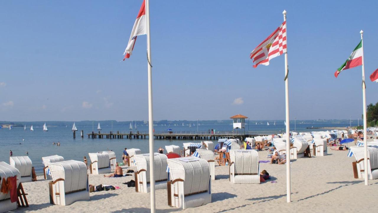 Strandblick Mit Strandkorb & Fahrraedern Γκλύξμπουργκ Εξωτερικό φωτογραφία
